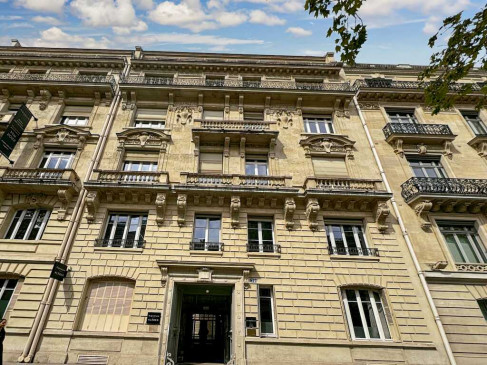 Office: 32-34 Avenue Kleber, Paris, 75116