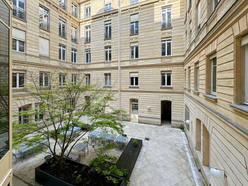 Office: 32-34 Avenue Kleber, Paris, 75116