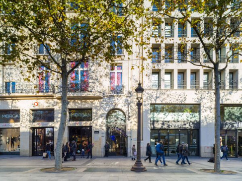 Office: 92 avenue des Champs-Élysées, Paris, 75 75008