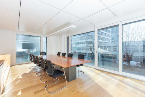 Office: Baarerstrasse 52, Zug, 6300