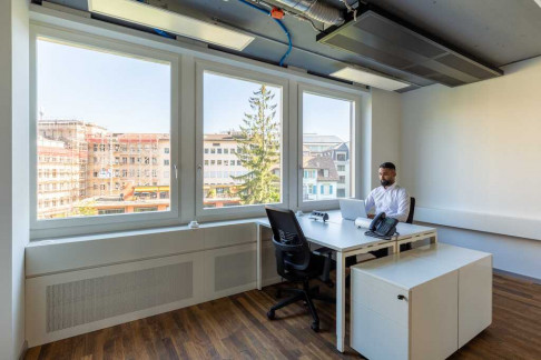 Office: Bleicherweg 10, Zurich, 8002