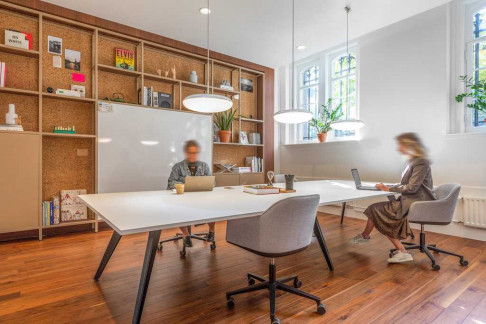 Office: Keizersgracht 555, Amsterdam, 1017 DR