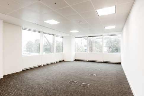 Office: Canary Wharf, The South Quay Building, London, E14 9