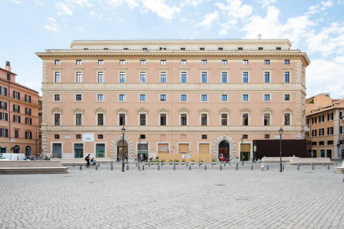 Office: Piazza di San Silvestro 8, Rome, 00187