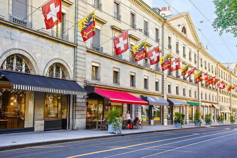 Office: Place de la Synagogue 5, Geneva, 1204