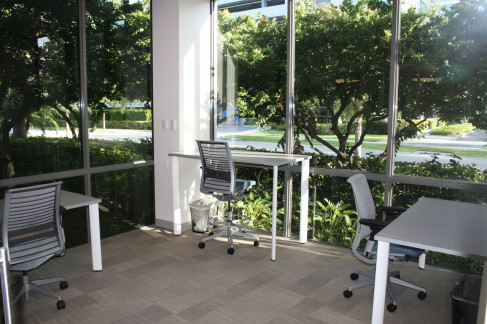 Office: Biscayne Blvd, Aventura, 33180