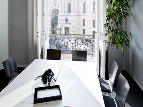 Office: Le Palais, Herrengasse 1-3, Vienna, A-1010